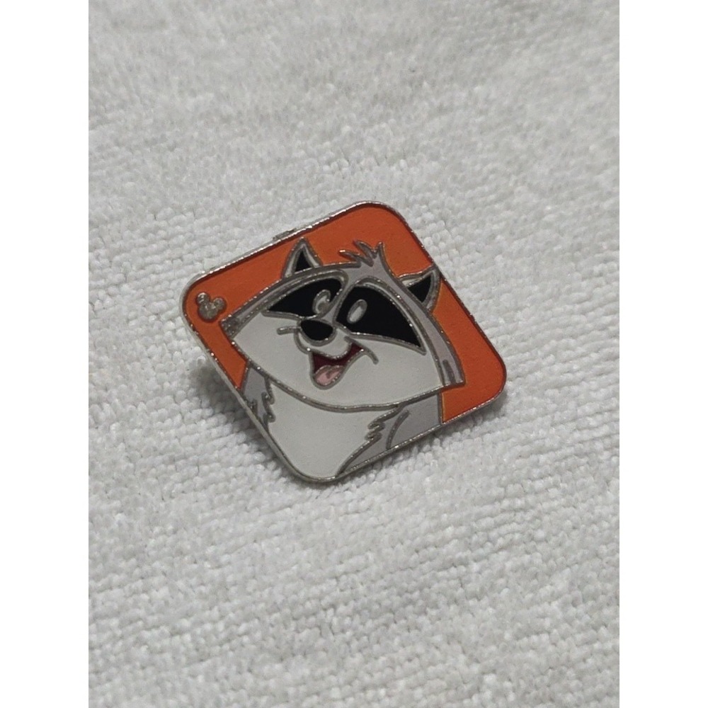 Disney Pin 2015 WDW Hidden Mickey Character Sidekicks Meeko Pocahontas PP108470